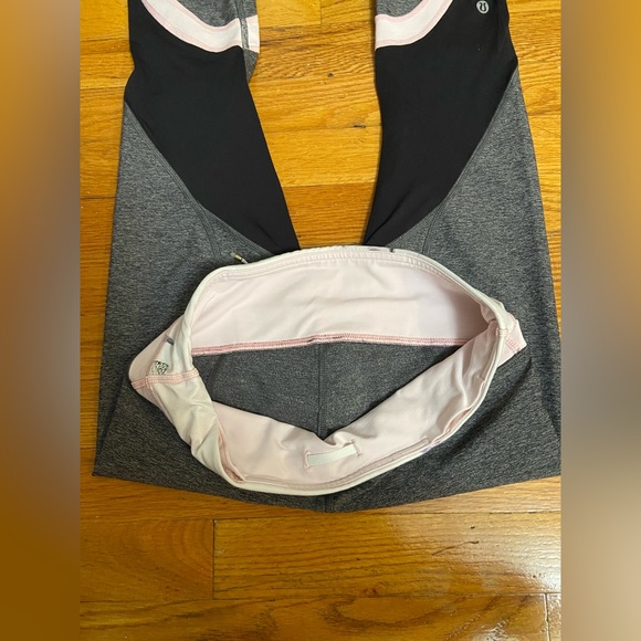 Lululemon Run: Inspire Crop II (Mesh) Size 6 - Picture 12 of 12